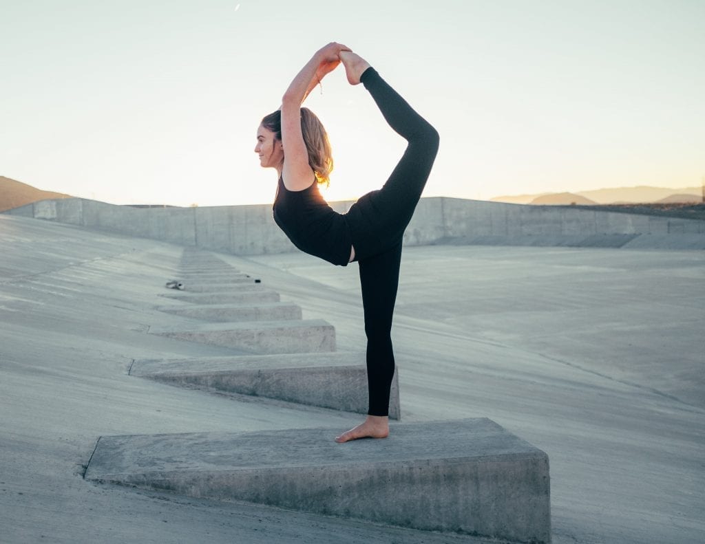 Qué es Iyengar yoga: beneficios, posturas y más